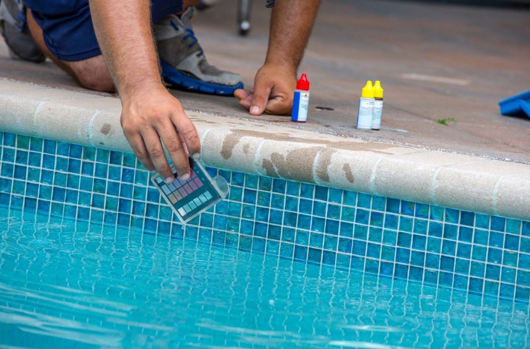 manutenção e limpeza de piscina, equipe especializada
